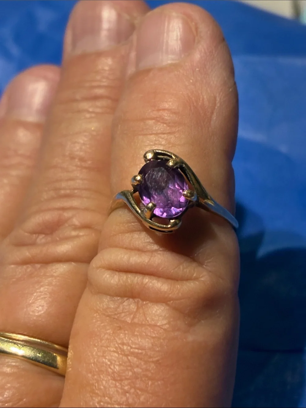 Beautiful Alexandrite Ring in 10K.          Size 6 1/2.  1.55 grams